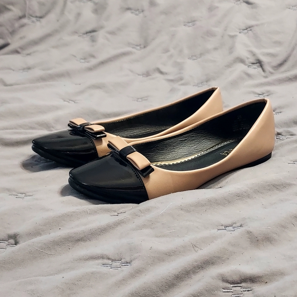 Sahara Beige Black Patent Faux Leather Bow Ballet Flats Square Toe 7.5 EUC